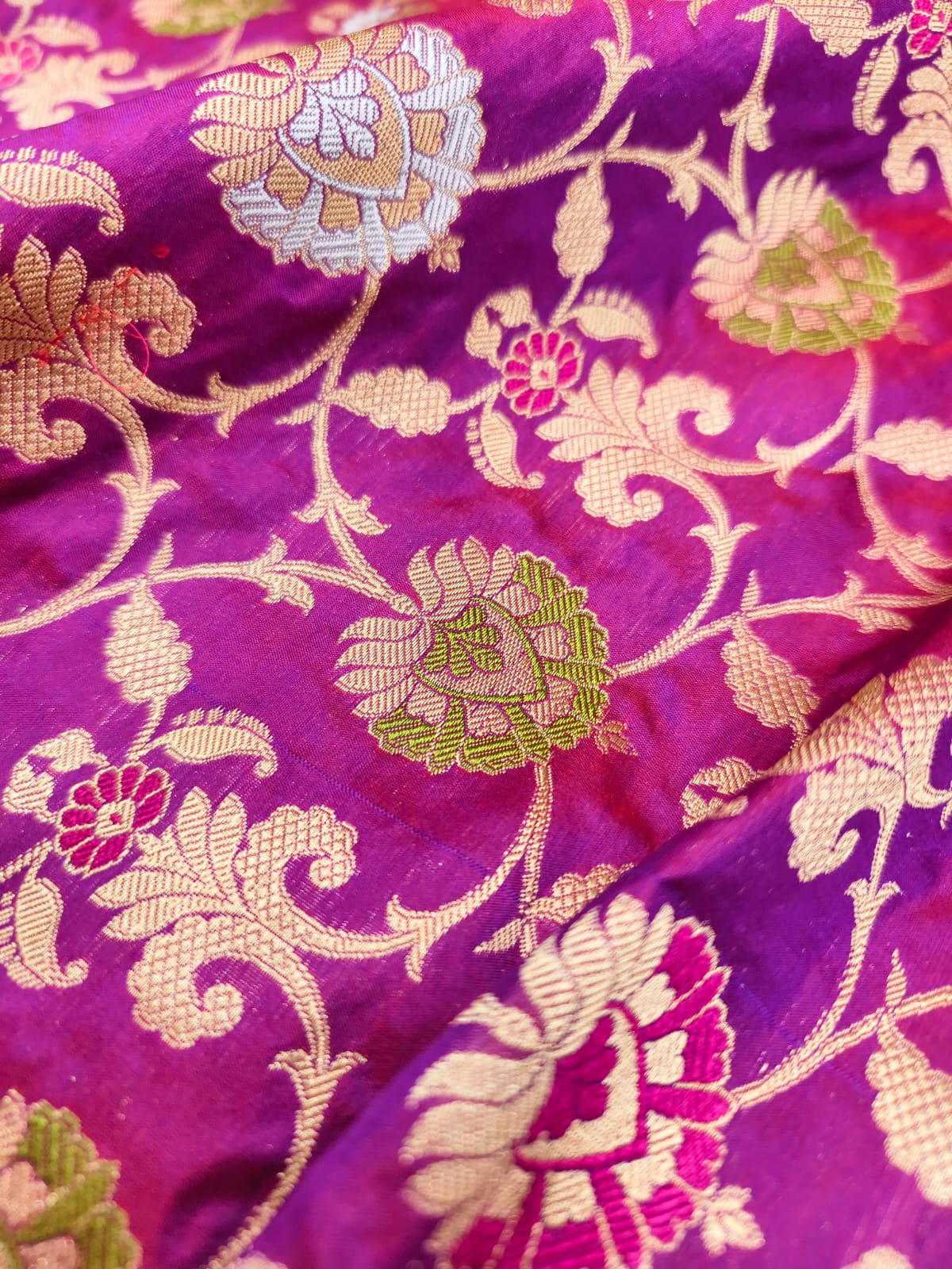 Purple Handloom Banarasi Pure Katan Silk Flower Design Meenakari Saree - Luxurion World
