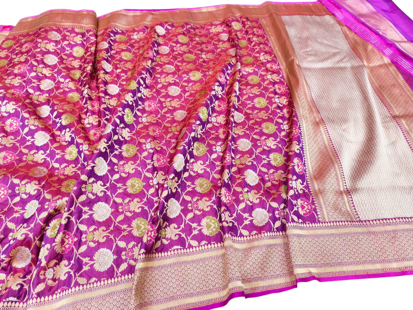 Purple Handloom Banarasi Pure Katan Silk Flower Design Meenakari Saree - Luxurion World