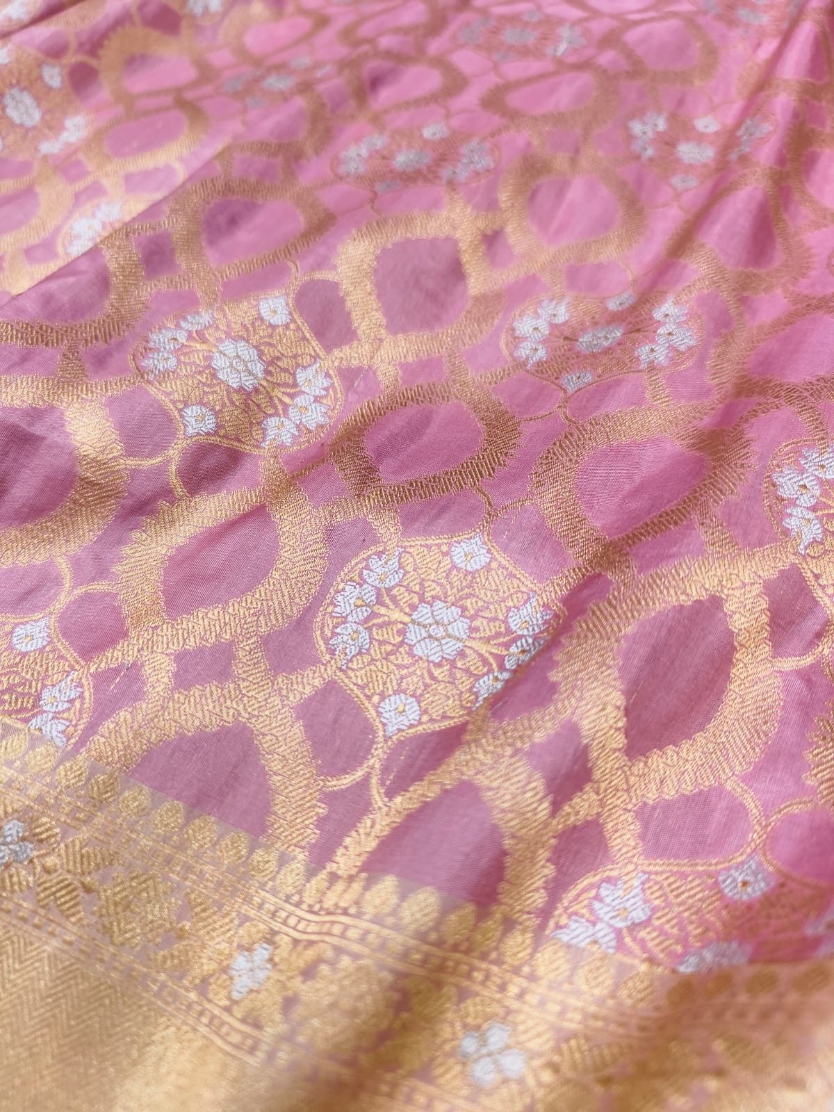 Exquisite Pink Handloom Banarasi Silk Sona Roopa Flower Design Saree - Luxurion World