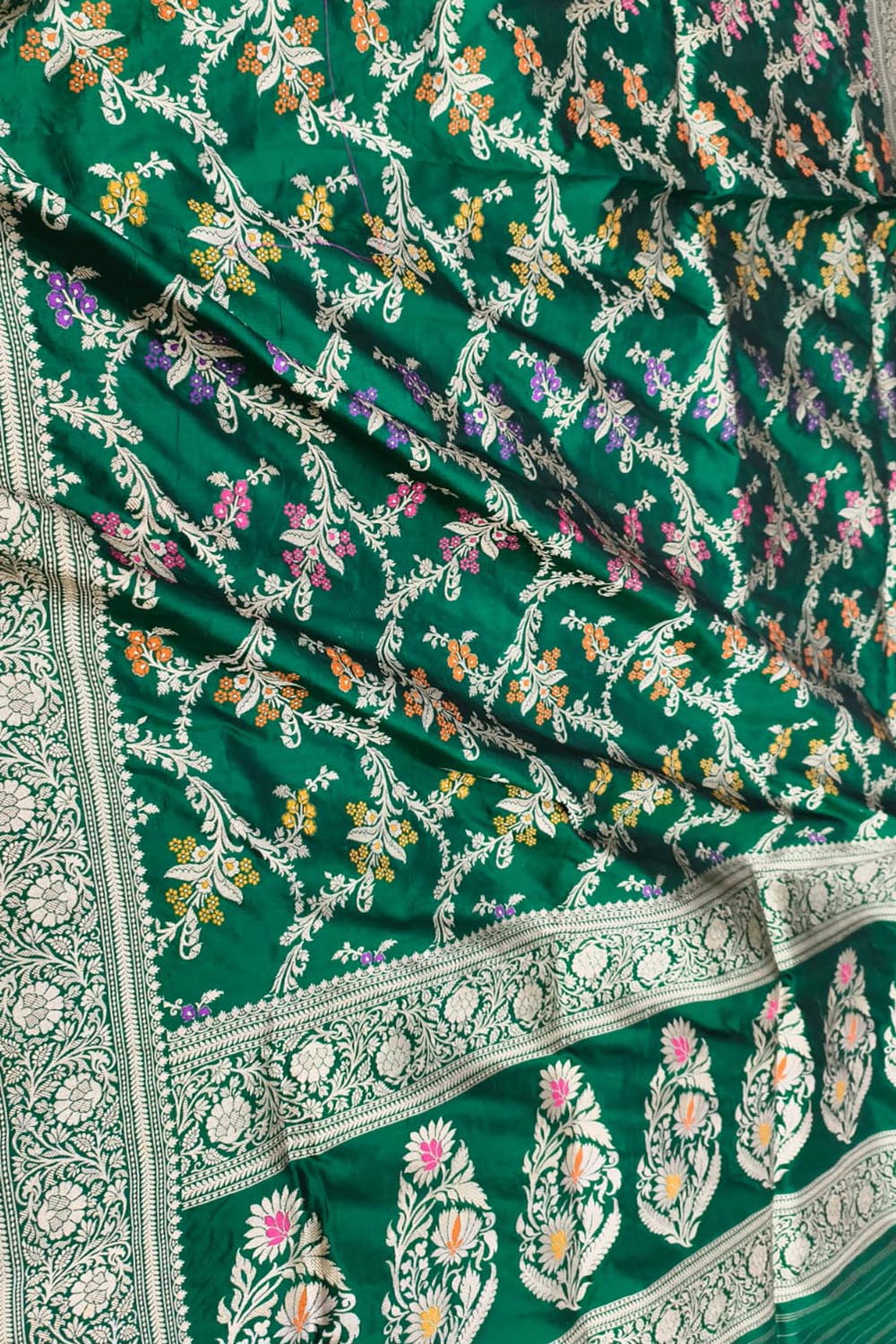 Exquisite Green Handloom Banarasi Pure Katan Silk Flower Design Meenakari Saree - Luxurion World