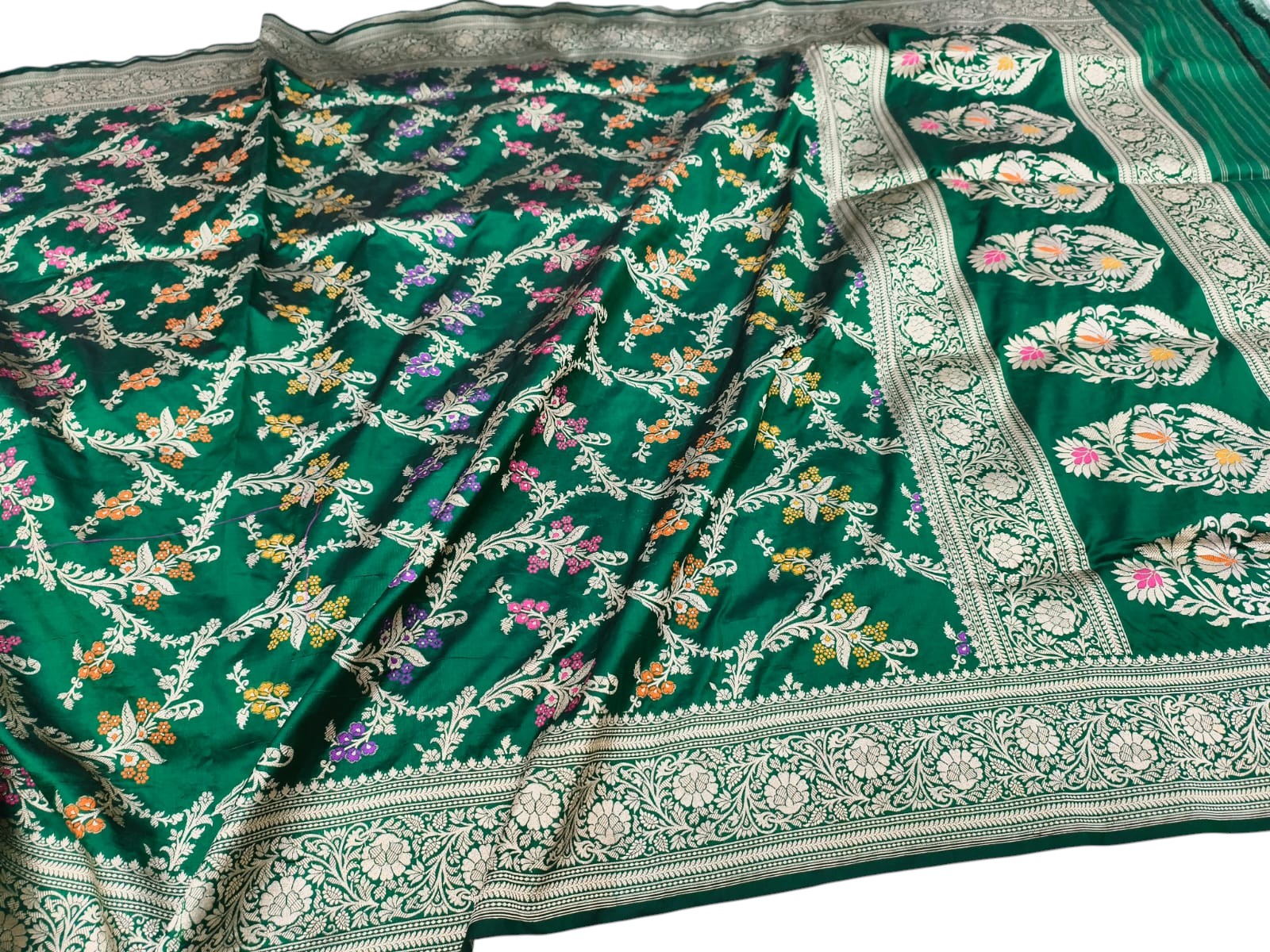 Exquisite Green Handloom Banarasi Pure Katan Silk Flower Design Meenakari Saree - Luxurion World