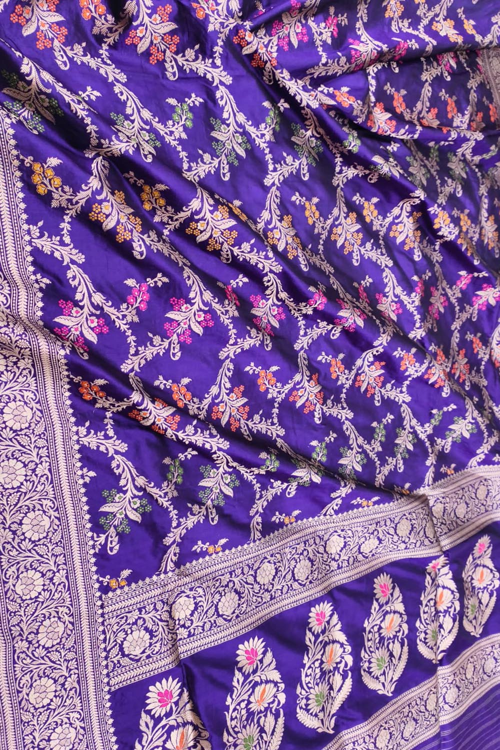 Elegant Purple Handloom Banarasi Silk Flower Design Meenakari Saree - Luxurion World