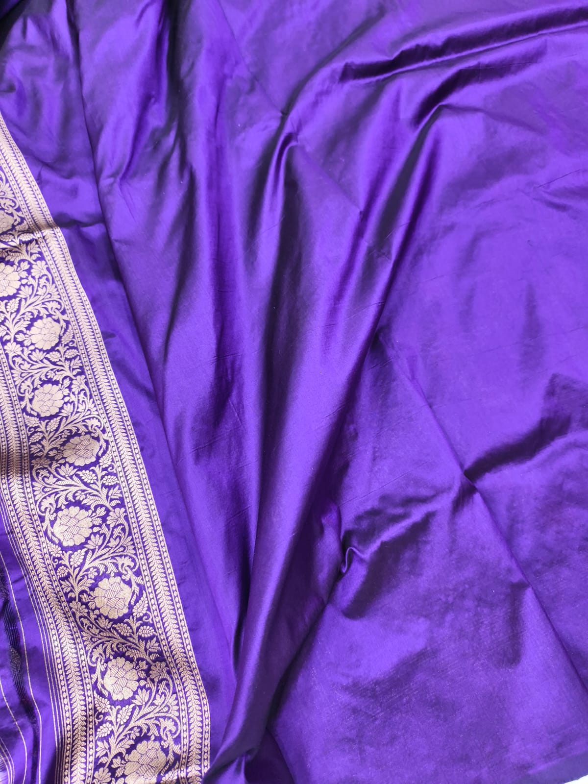 Elegant Purple Handloom Banarasi Silk Flower Design Meenakari Saree - Luxurion World