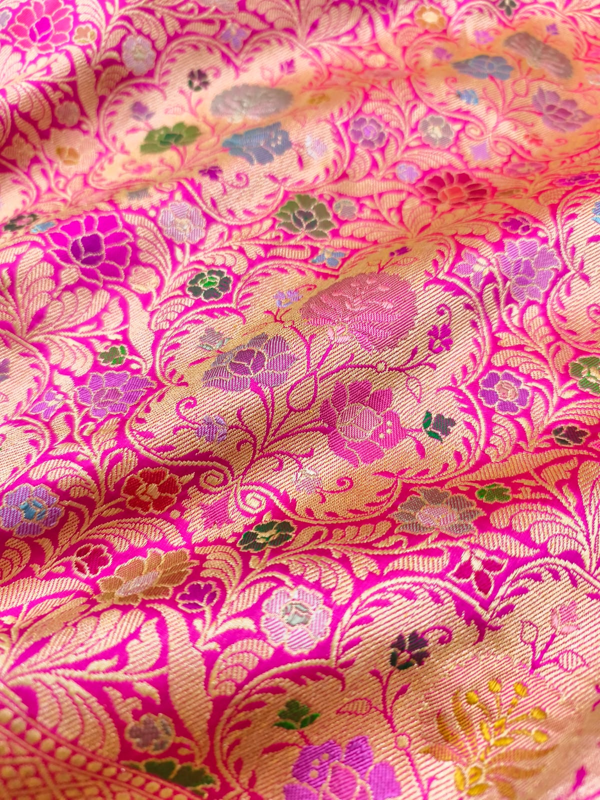 Exquisite Pink Handloom Banarasi Pure Katan Silk Brocade Flower Design Meenakari Saree - Luxurion World