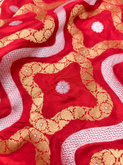 Exquisite Red Handloom Banarasi Pure Katan Silk Sona Roopa Saree - Luxurion World