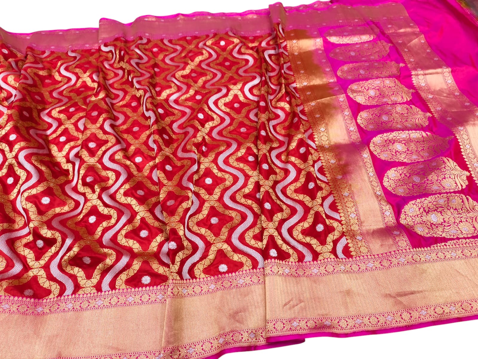 Exquisite Red Handloom Banarasi Pure Katan Silk Sona Roopa Saree - Luxurion World