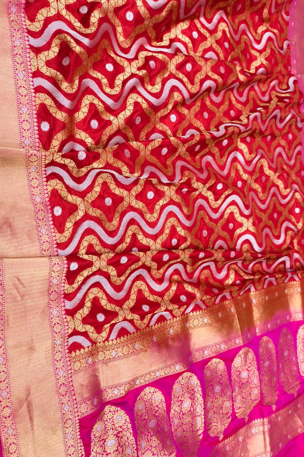 Exquisite Red Handloom Banarasi Pure Katan Silk Sona Roopa Saree - Luxurion World