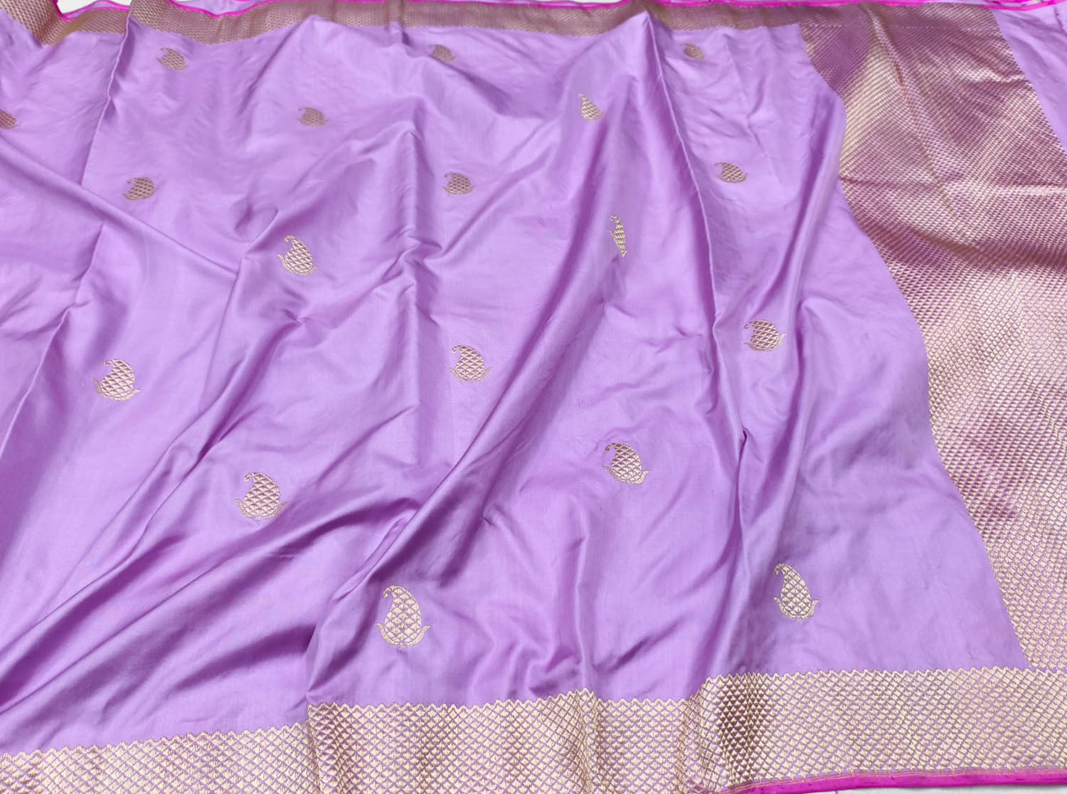 Purple Handloom Banarasi Katan Silk Paisley Design Saree - Luxurion World
