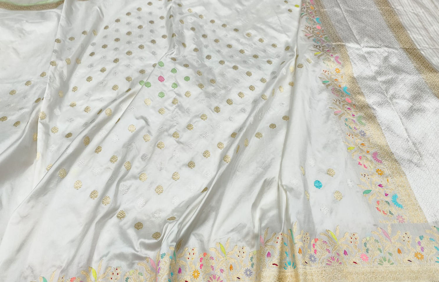 Dyeable Handloom Banarasi Katan Silk Meenakari Flower Design Saree - Luxurion World