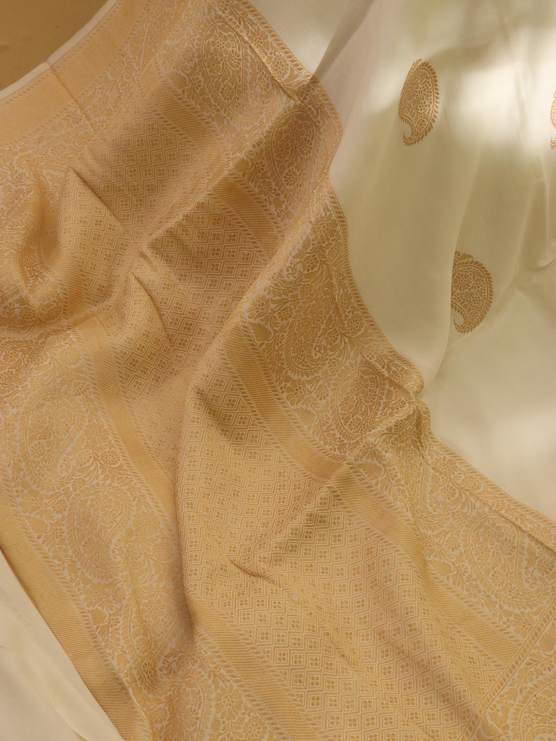 Dyeable Banarasi Handloom Pure Chiniya Silk Saree - Luxurion World