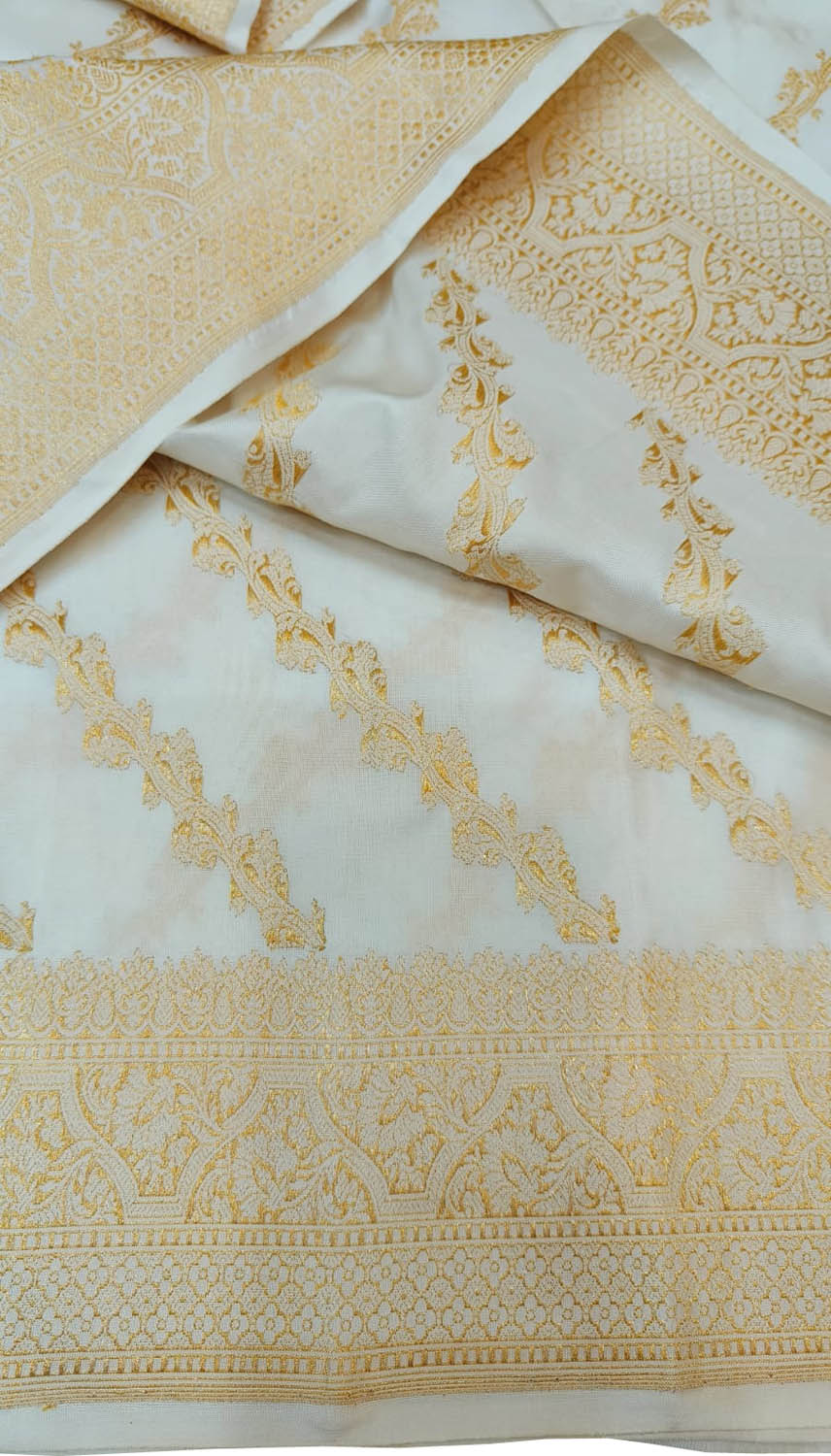 Off White Banarasi Handloom Pure Katan Silk Kadwa Weaved Stripes Design Saree - Luxurion World