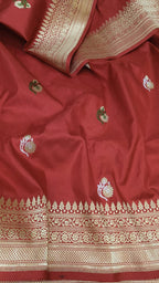 Exquisite Red Banarasi Handloom Silk Saree - Luxurion World