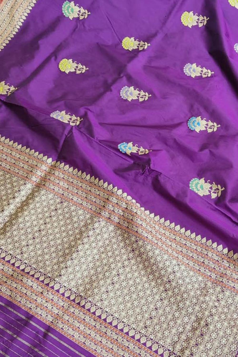 Exquisite Purple Handloom Banarasi Silk Saree - Luxurion World