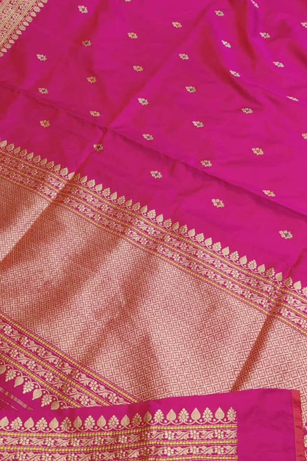 Exquisite Pink Handloom Banarasi Silk Saree - Luxurion World