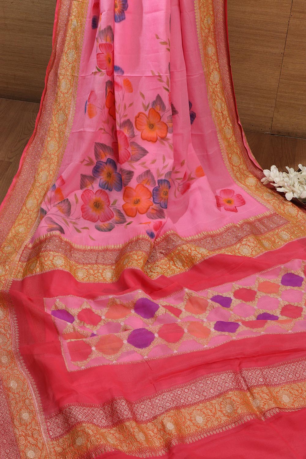 Handloom Banarasi Georgette Saree with Pink Hand Paint - Luxurion World