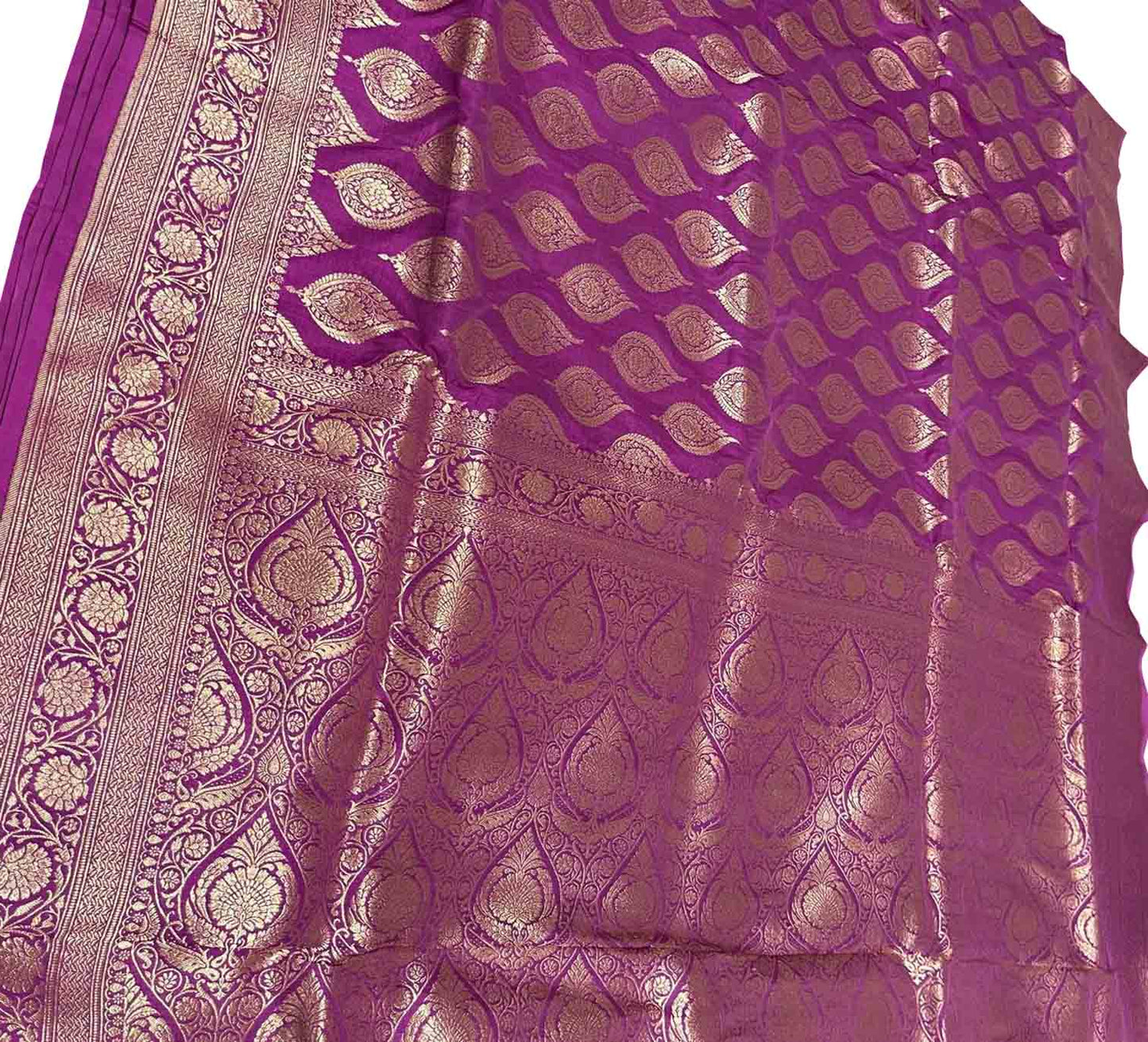 Exquisite Purple Banarasi Silk Saree Handloom - Luxurion World