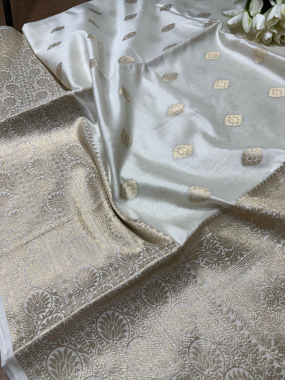 Dyeable Banarasi Handloom Pure Chiniya Silk Saree - Luxurion World