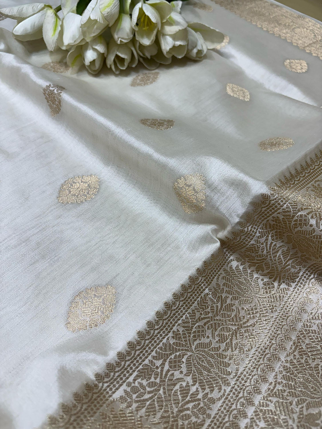 Dyeable Banarasi Handloom Pure Chiniya Silk Saree - Luxurion World