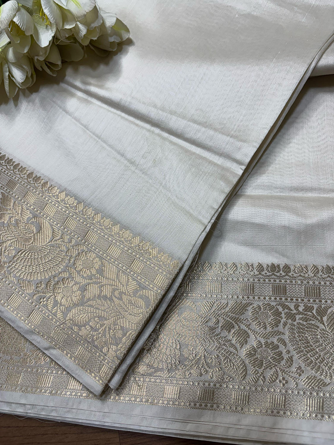 Dyeable Banarasi Handloom Pure Chiniya Silk Plain Saree - Luxurion World