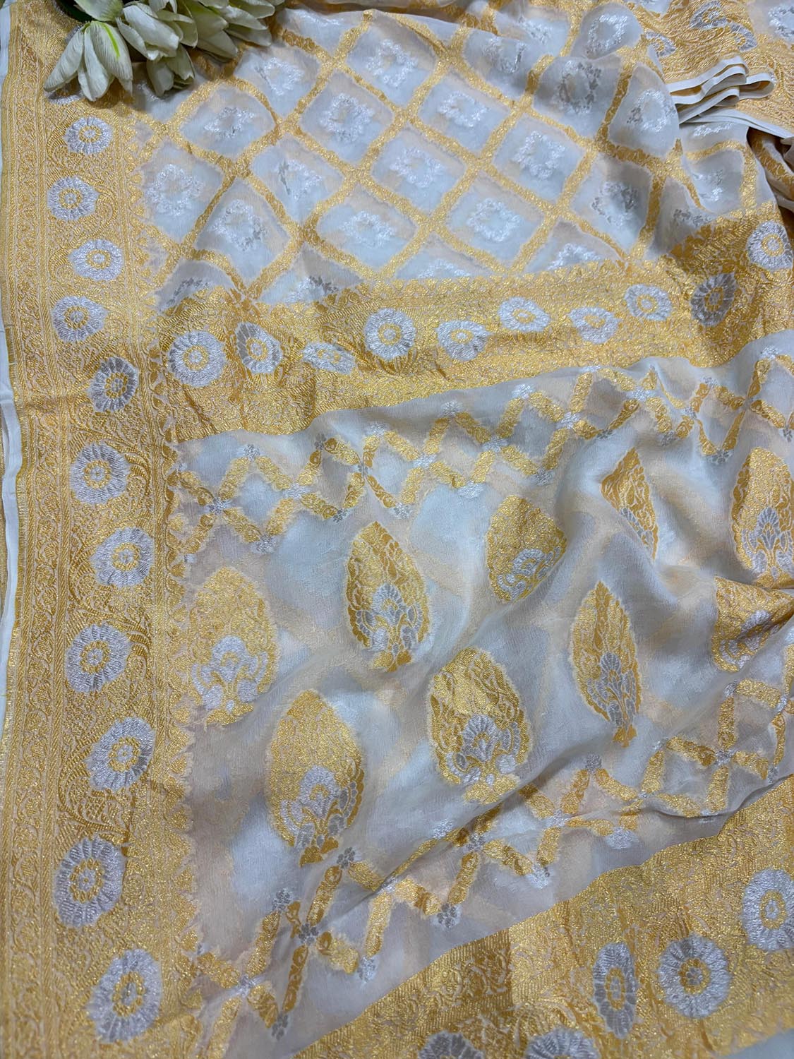 Dyeable Handloom Banarasi Pure Georgette Neemzari Saree - Luxurion World