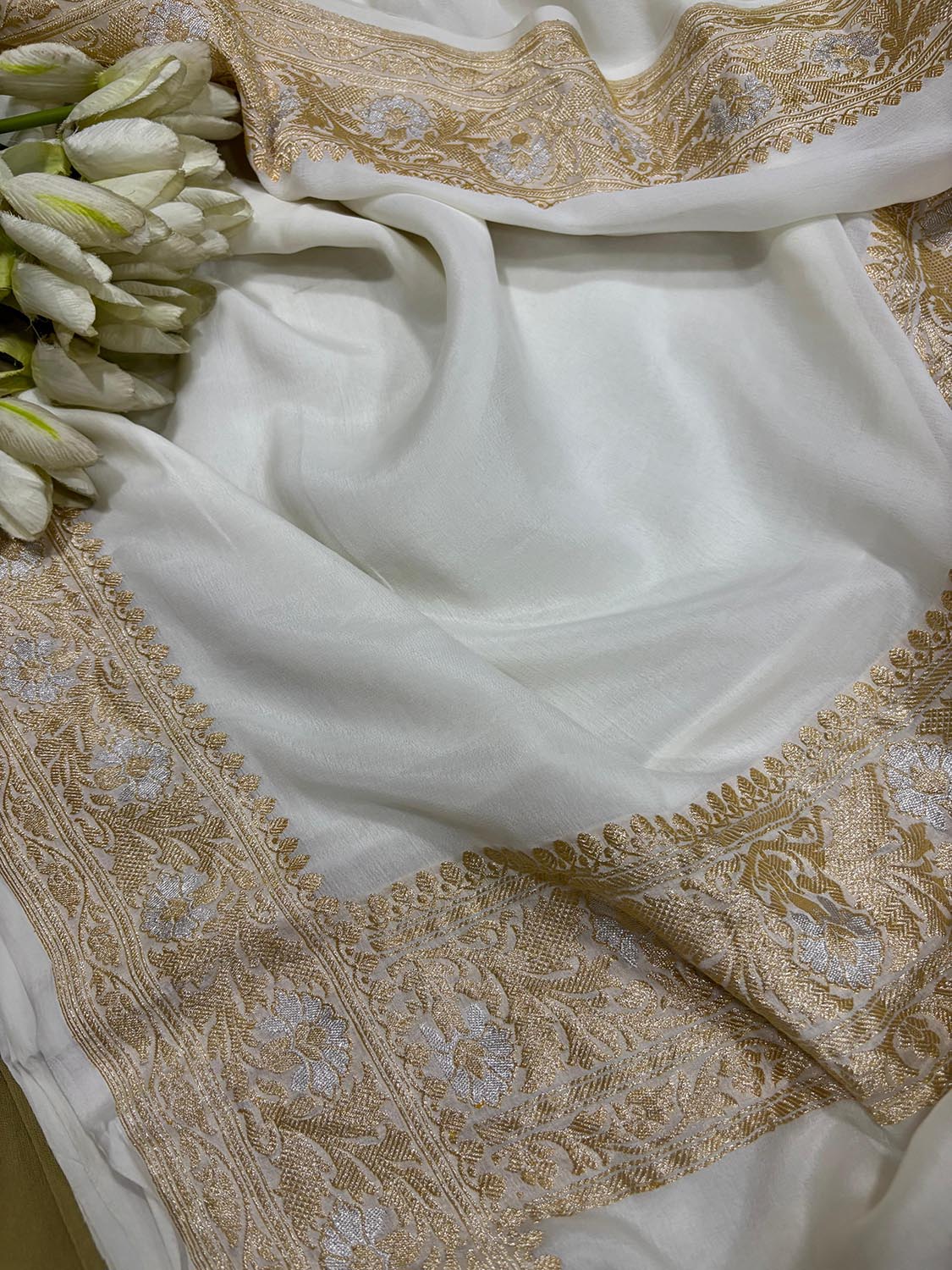 Dyeable Handloom Banarasi Pure Georgette Kadwa Booti Design Saree - Luxurion World