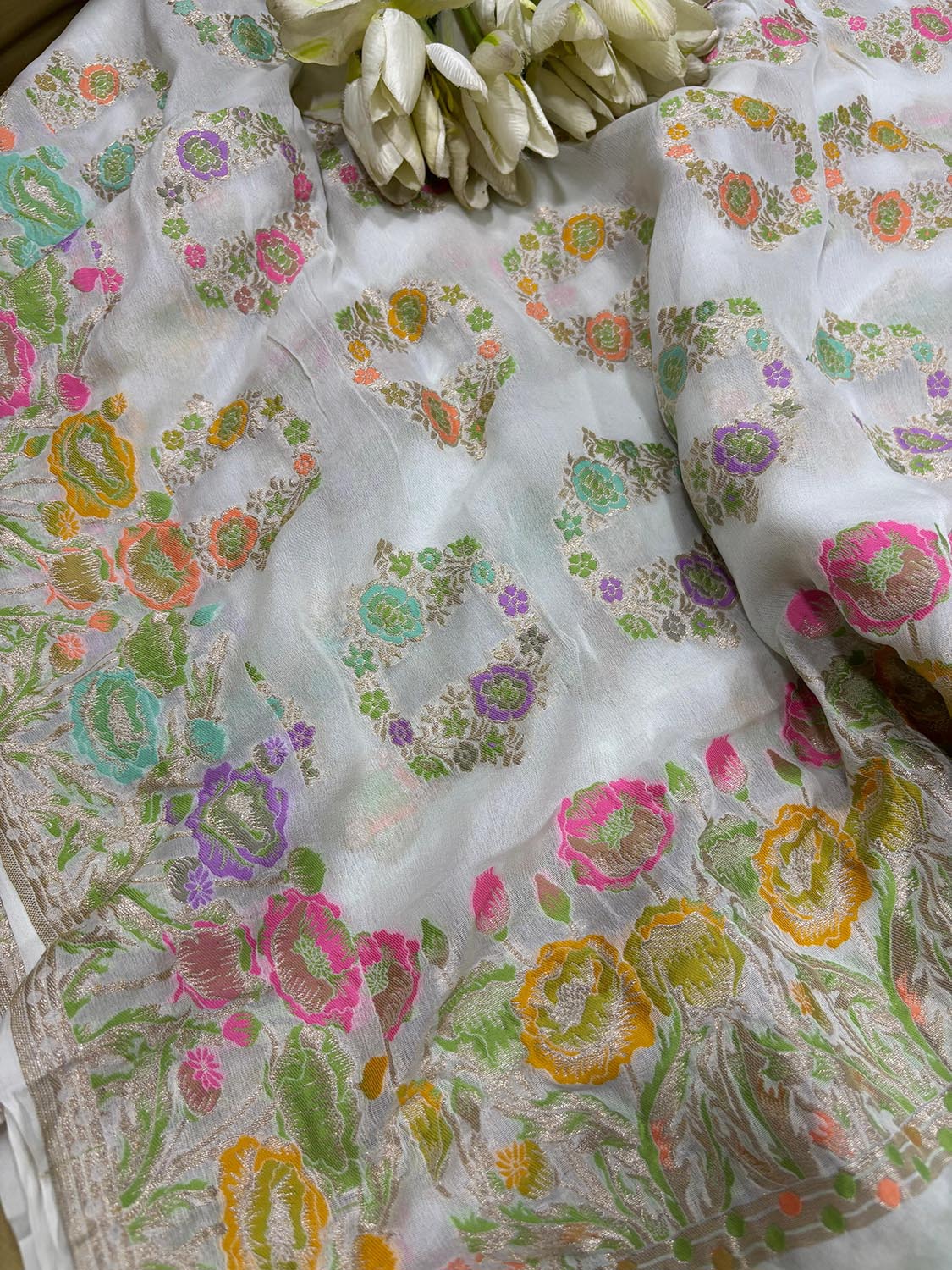 Dyeable Handloom Banarasi Pure Georgette Multi Meenakari Flower Design Saree - Luxurion World