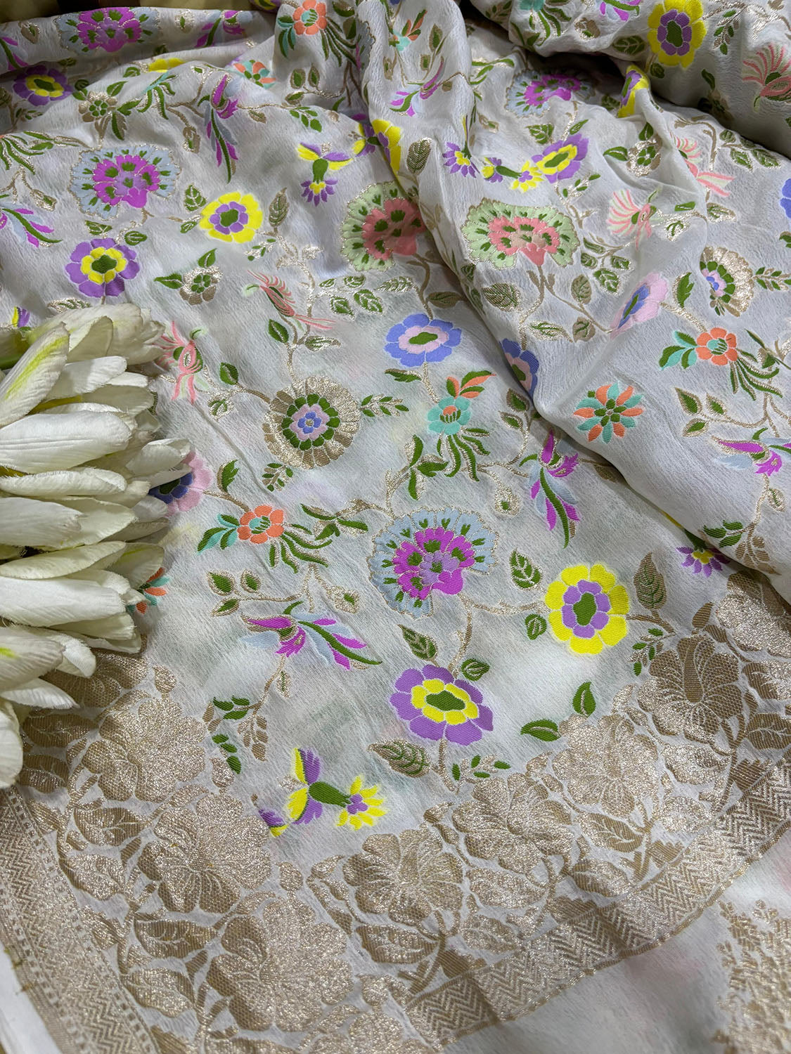 Dyeable Handloom Banarasi Pure Georgette Multi Meenakari Flower Design Saree - Luxurion World