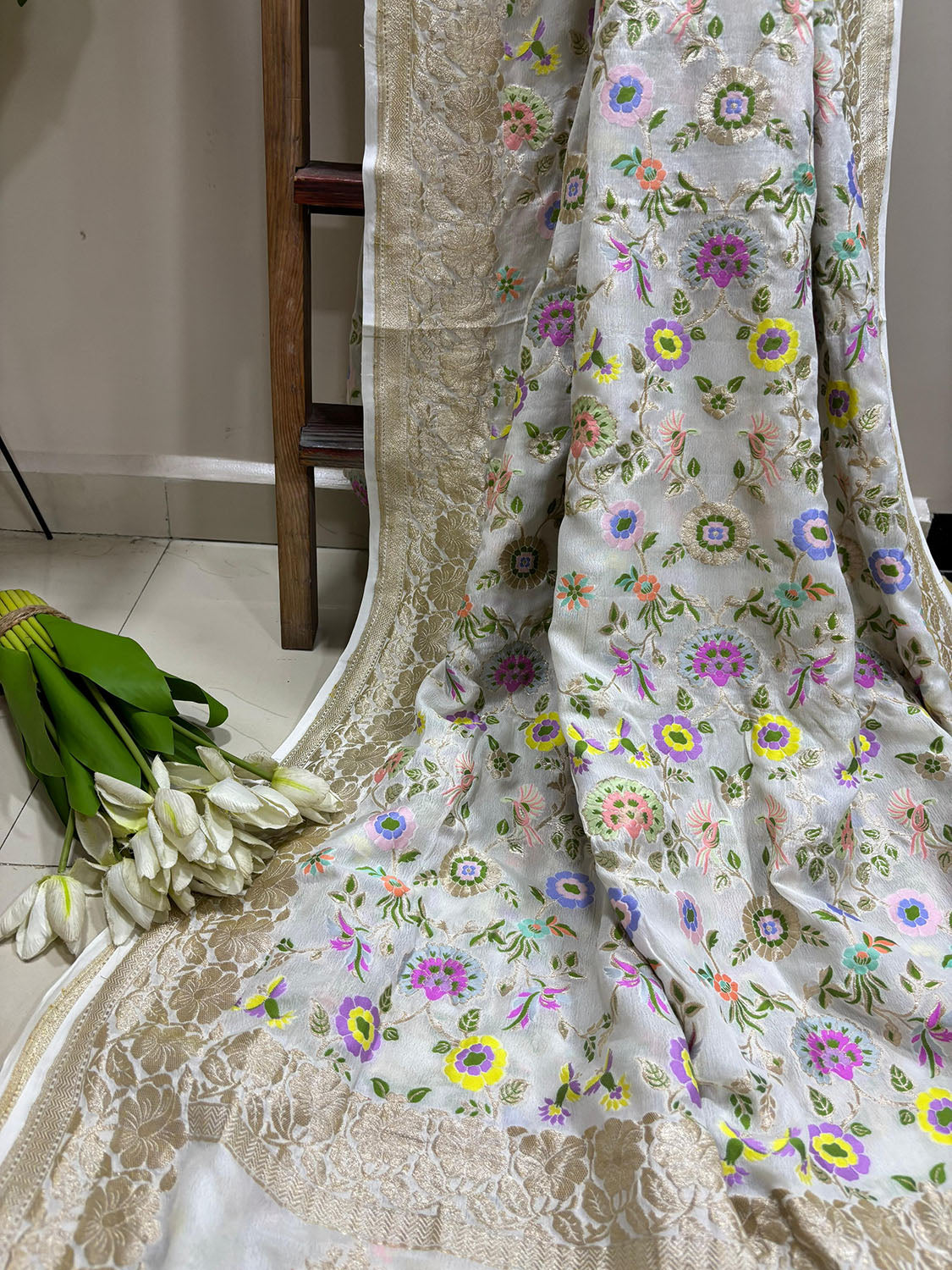 Dyeable Handloom Banarasi Pure Georgette Multi Meenakari Flower Design Saree - Luxurion World