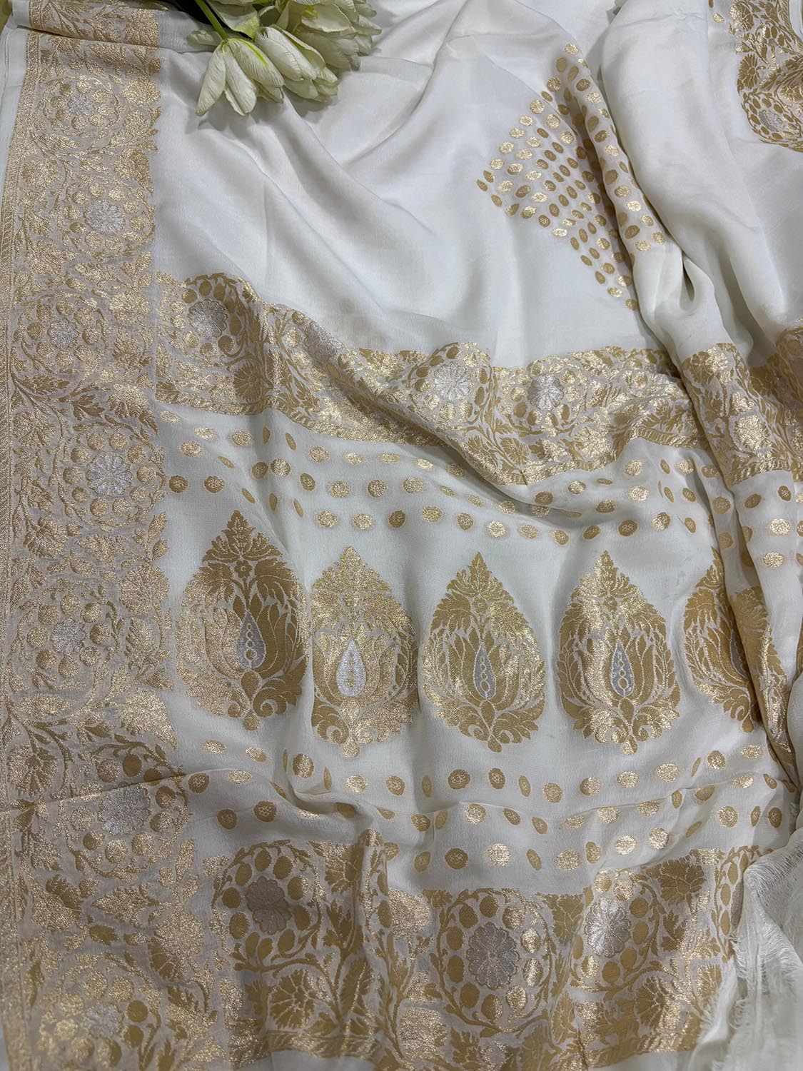 Dyeable Handloom Banarasi Pure Georgette Sona Roopa Saree - Luxurion World