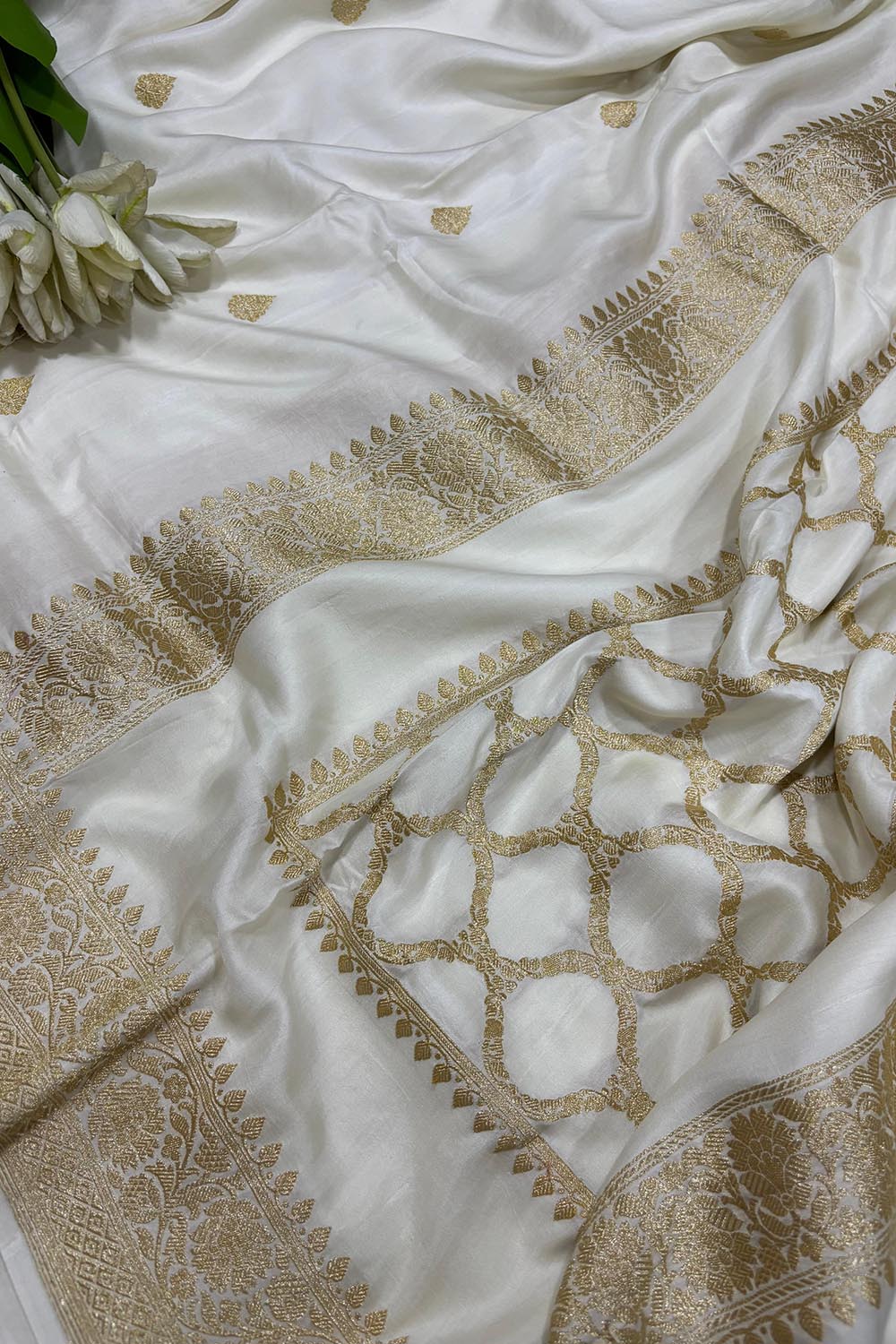 Dyeable Handloom Banarasi Pure Mashru Satin Kadwa Saree - Luxurion World