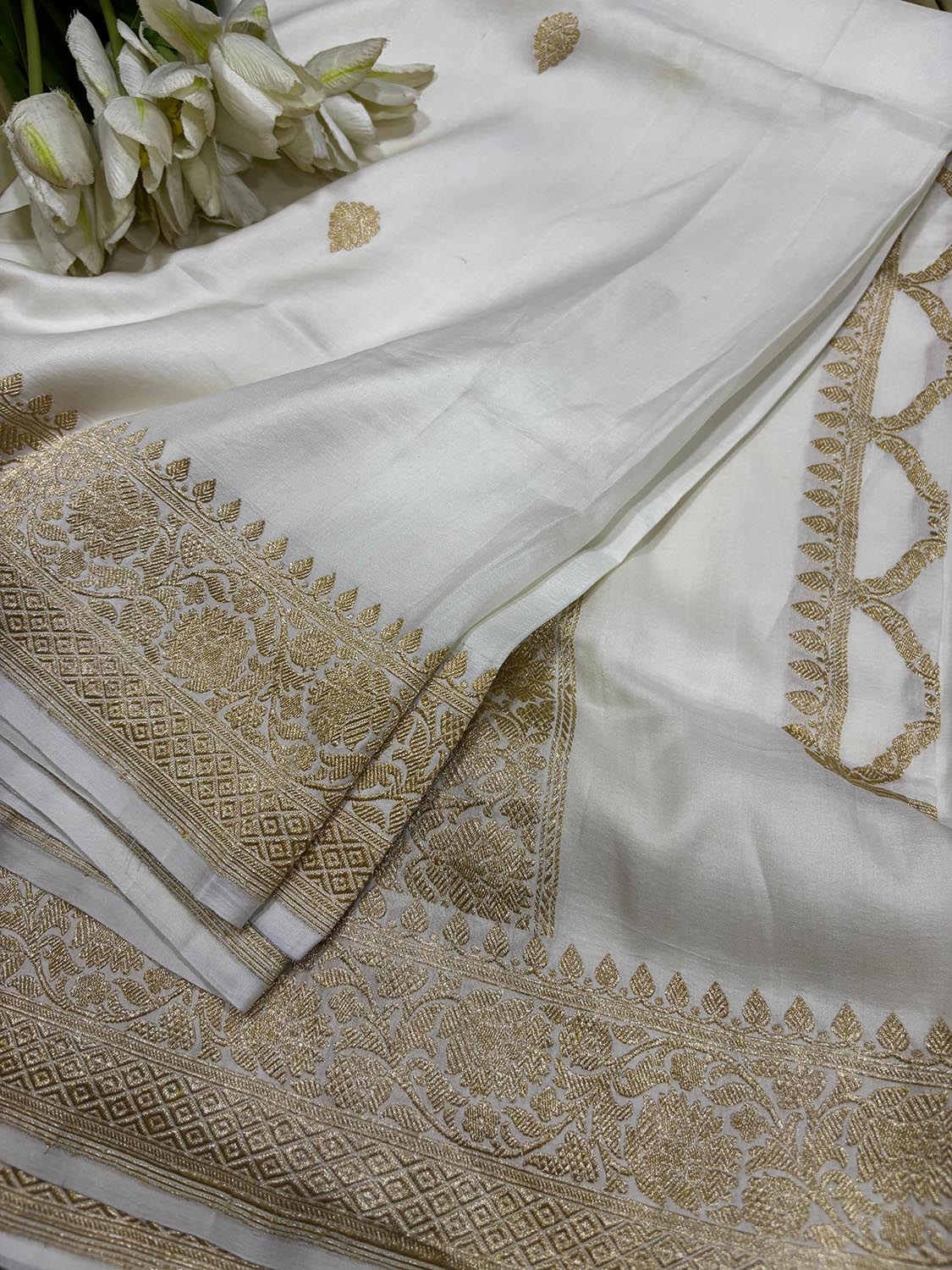 Dyeable Handloom Banarasi Pure Mashru Satin Kadwa Saree - Luxurion World