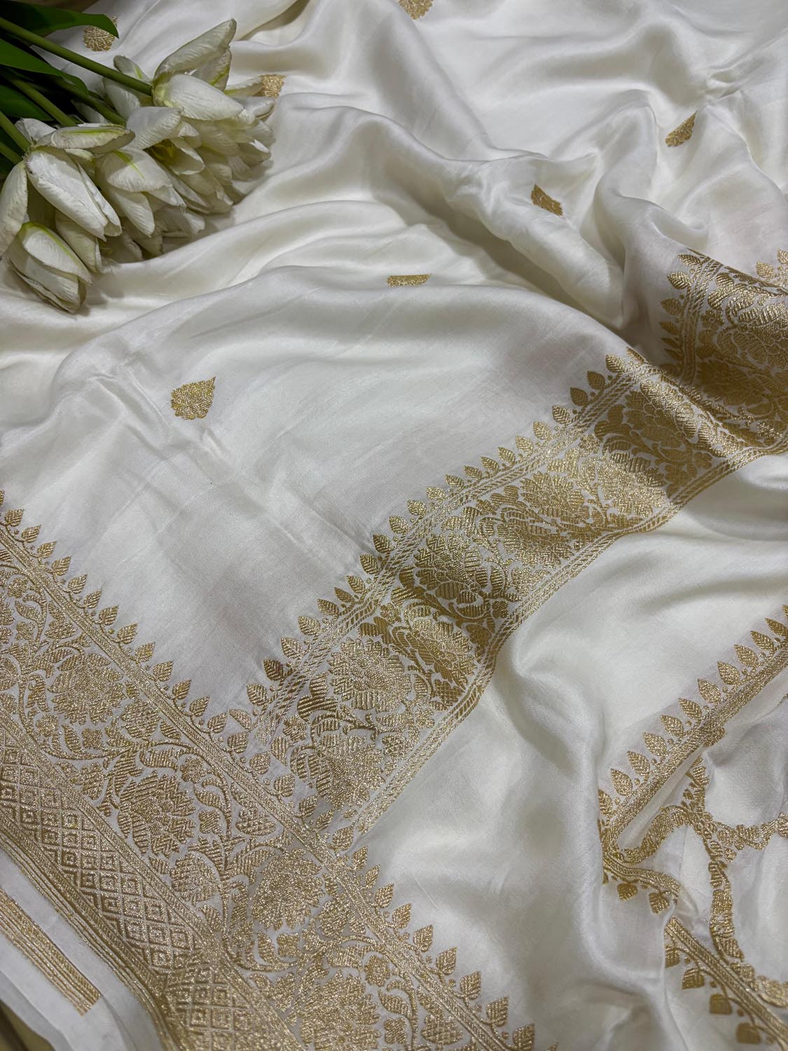 Dyeable Handloom Banarasi Pure Mashru Satin Kadwa Saree - Luxurion World