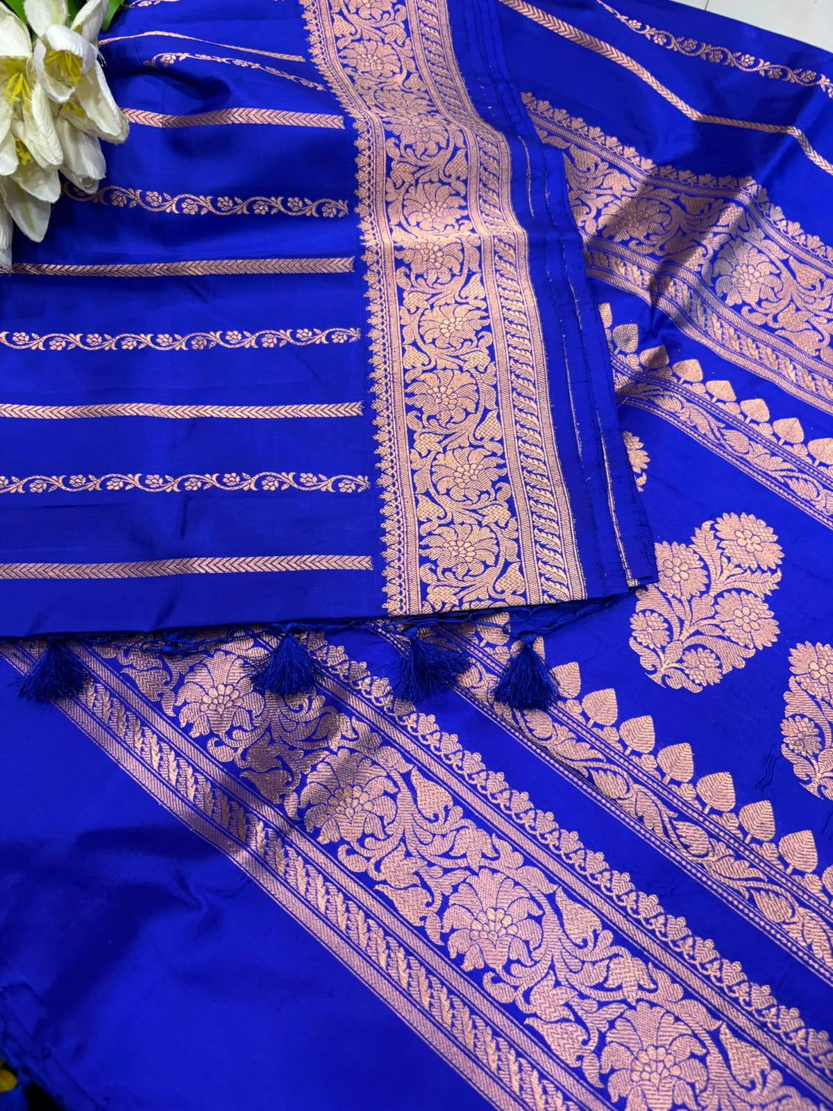 Blue Handloom Banarasi Pure Katan Silk Flower Design Saree
