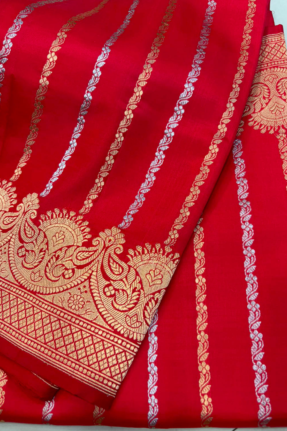 Red Handloom Banarasi Pure Katan Silk Flower Design Saree
