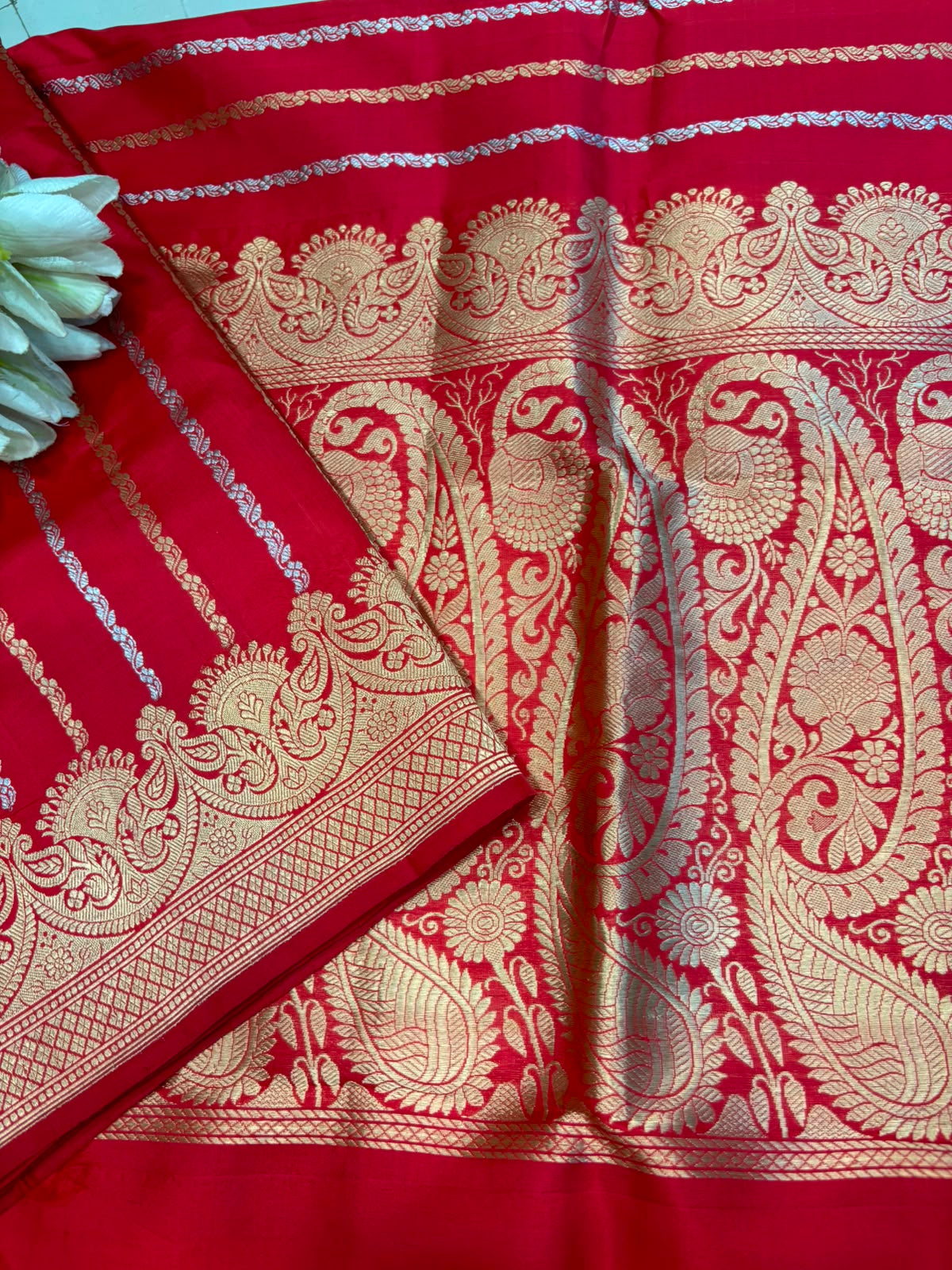 Red Handloom Banarasi Pure Katan Silk Flower Design Saree