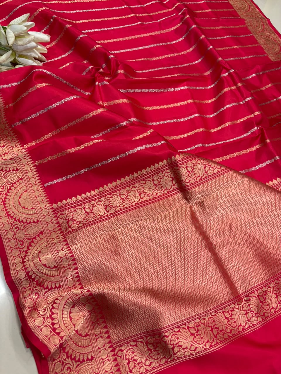 Red Handloom Banarasi Pure Katan Silk Flower Design Saree