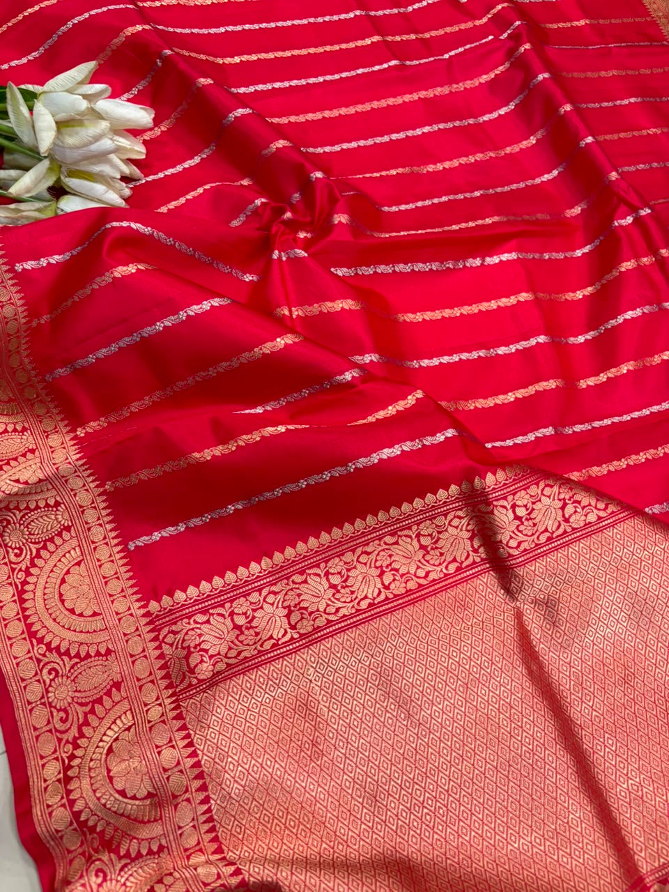Red Handloom Banarasi Pure Katan Silk Flower Design Saree