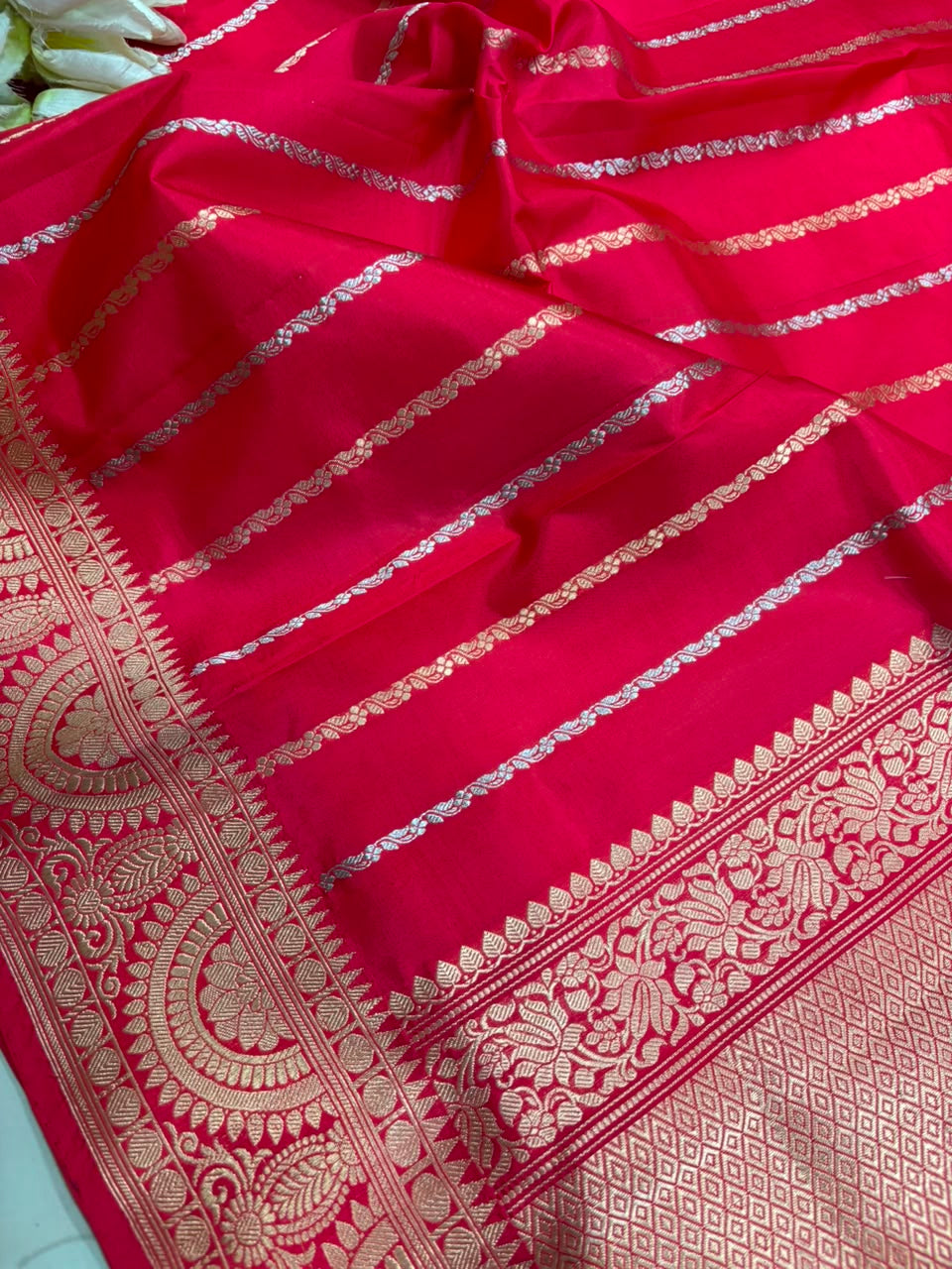 Red Handloom Banarasi Pure Katan Silk Flower Design Saree