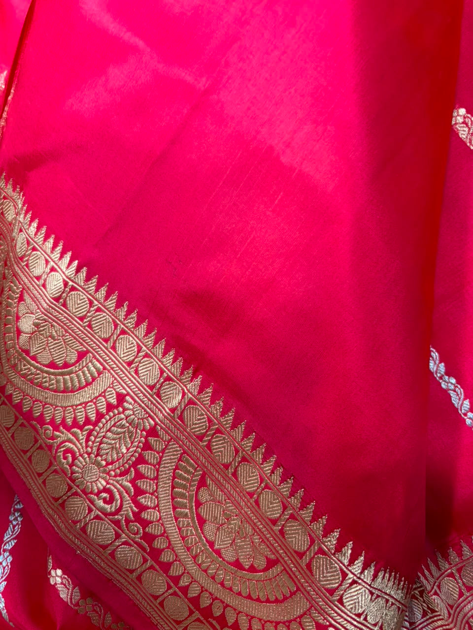 Red Handloom Banarasi Pure Katan Silk Flower Design Saree