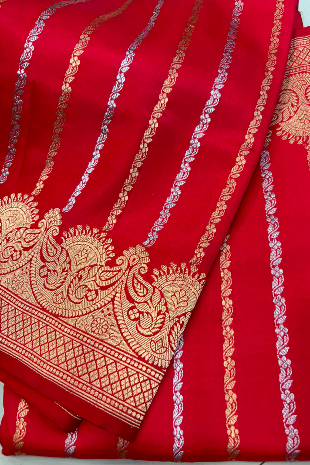 PS1B1MI626061601 Red Handloom Banarasi Katan Silk Stripe Design Saree