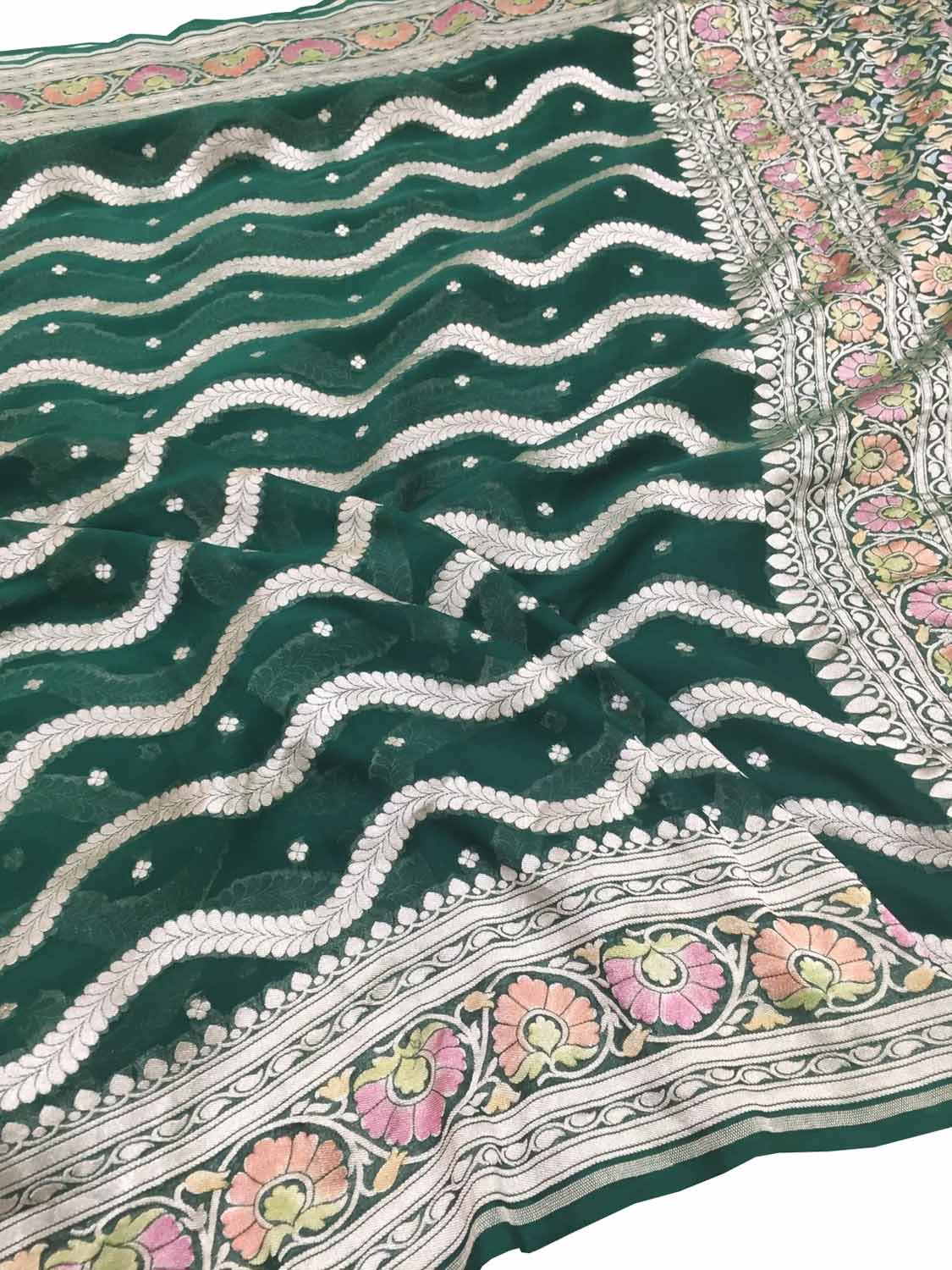 Green Handloom Banarasi Georgette Brush Dye Saree - Luxurion World