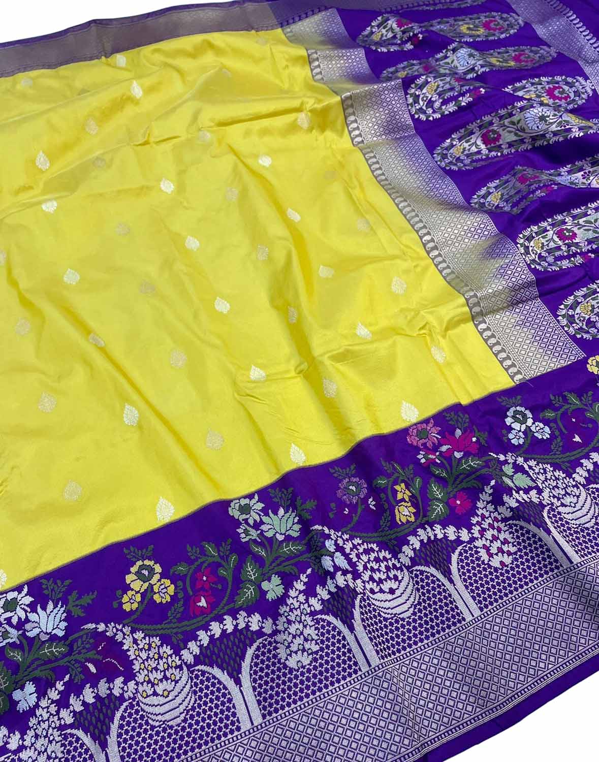 Timeless Elegance: Exquisite Yellow Banarasi Handloom Pure Katan Silk Saree - Luxurion World