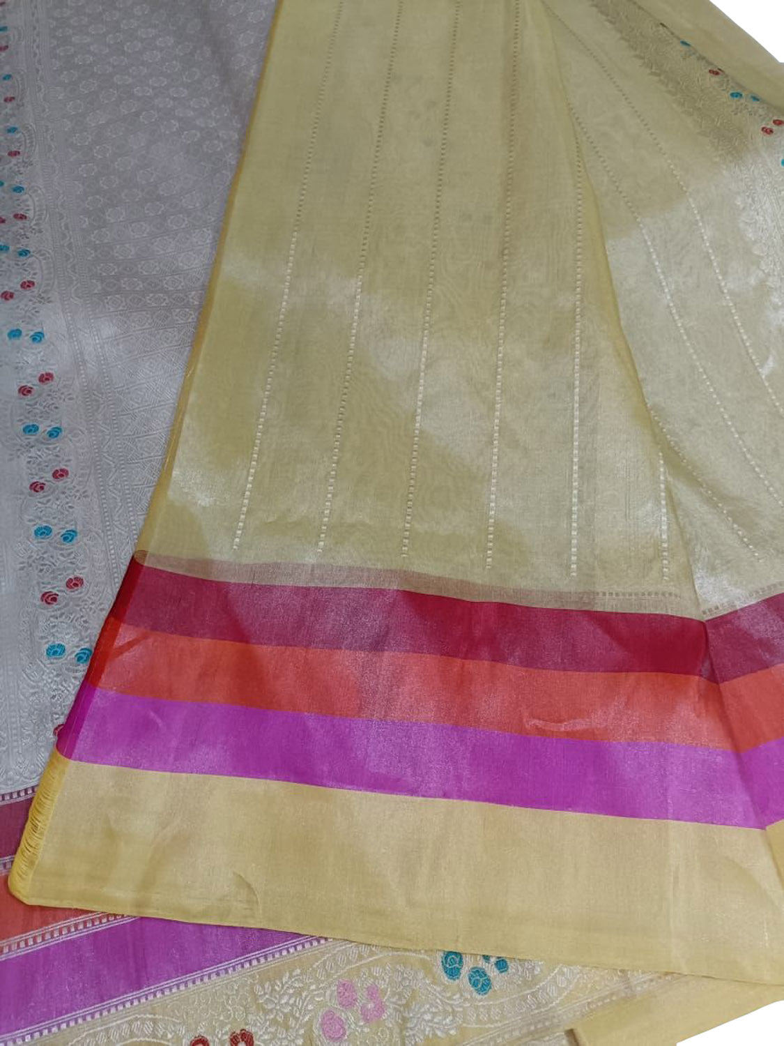 Elegant Off White Banarasi Silk Saree with Meenakari Border - Luxurion World