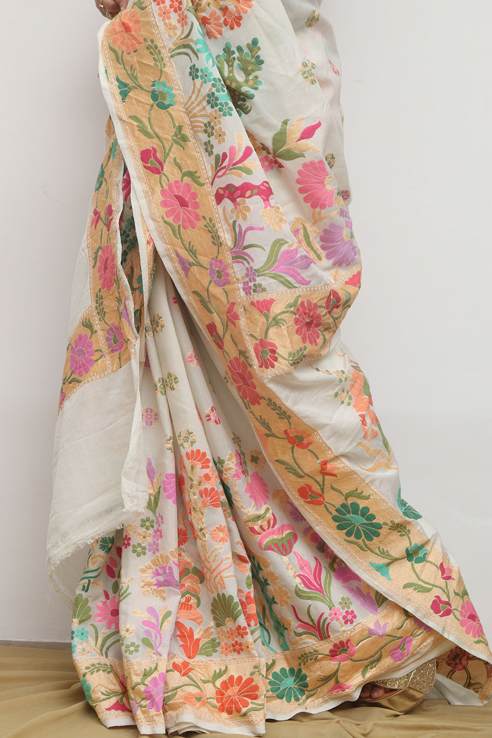 Dyeable Meenakari Banarasi Pure Georgette Flower Design Saree - Luxurion World