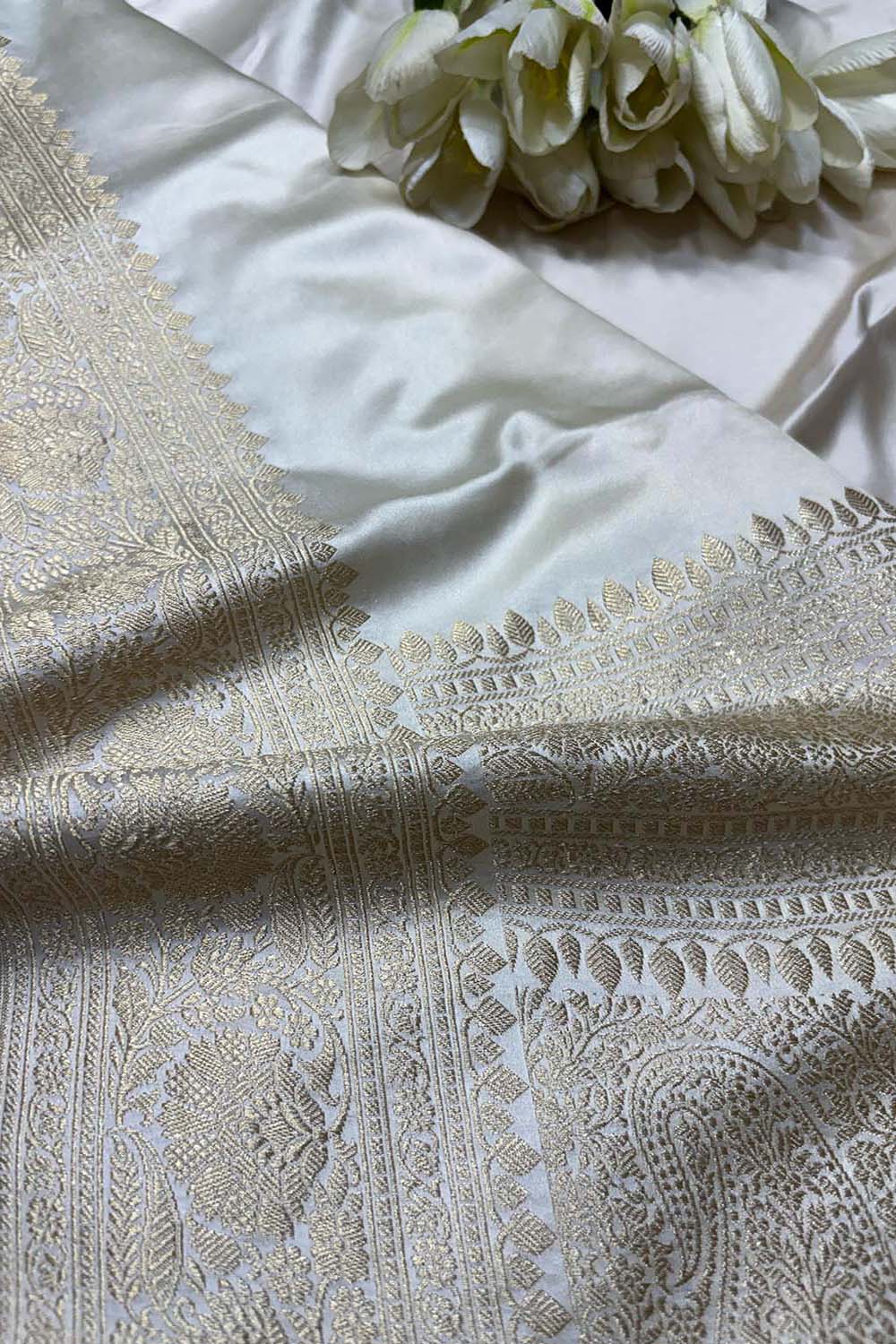 Dyeable Banarasi Mashru Silk Plain Saree - Luxurion World