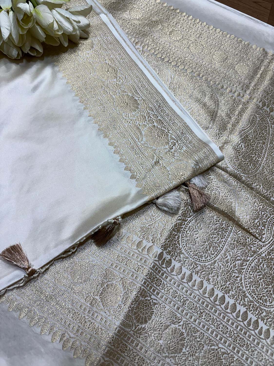 Dyeable Banarasi Mashru Silk Plain Saree - Luxurion World