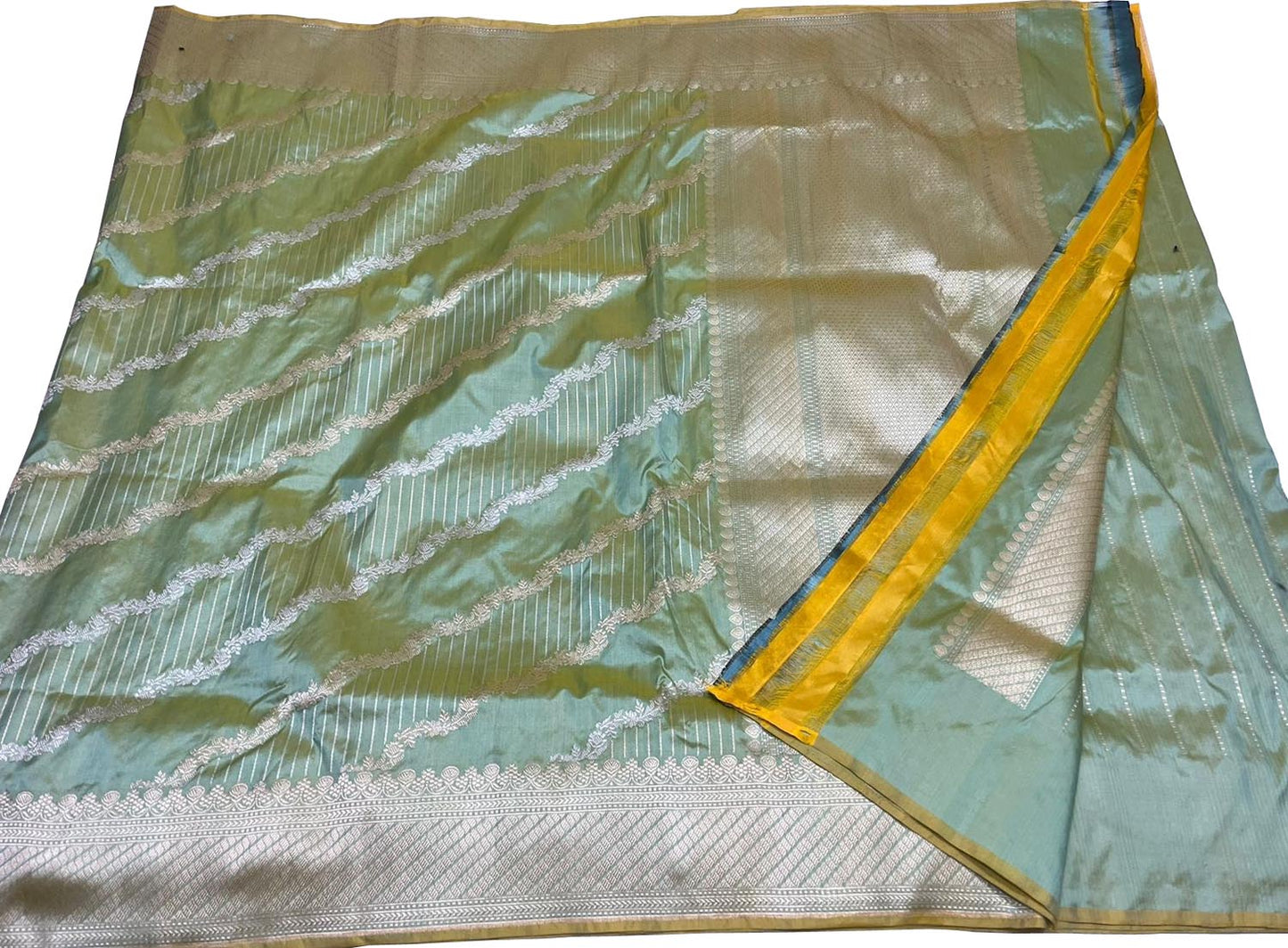 Green Banarasi Handloom Pure Katan Silk Kadwa Lehariya Jangla Saree - Luxurion World
