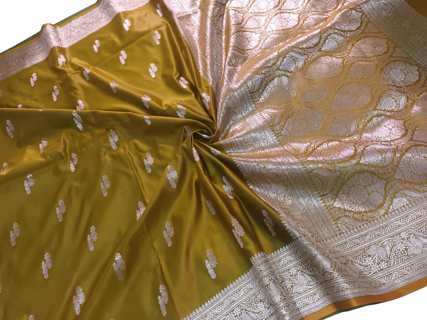 Emerald Elegance: Green Banarasi Silk Saree - Luxurion World