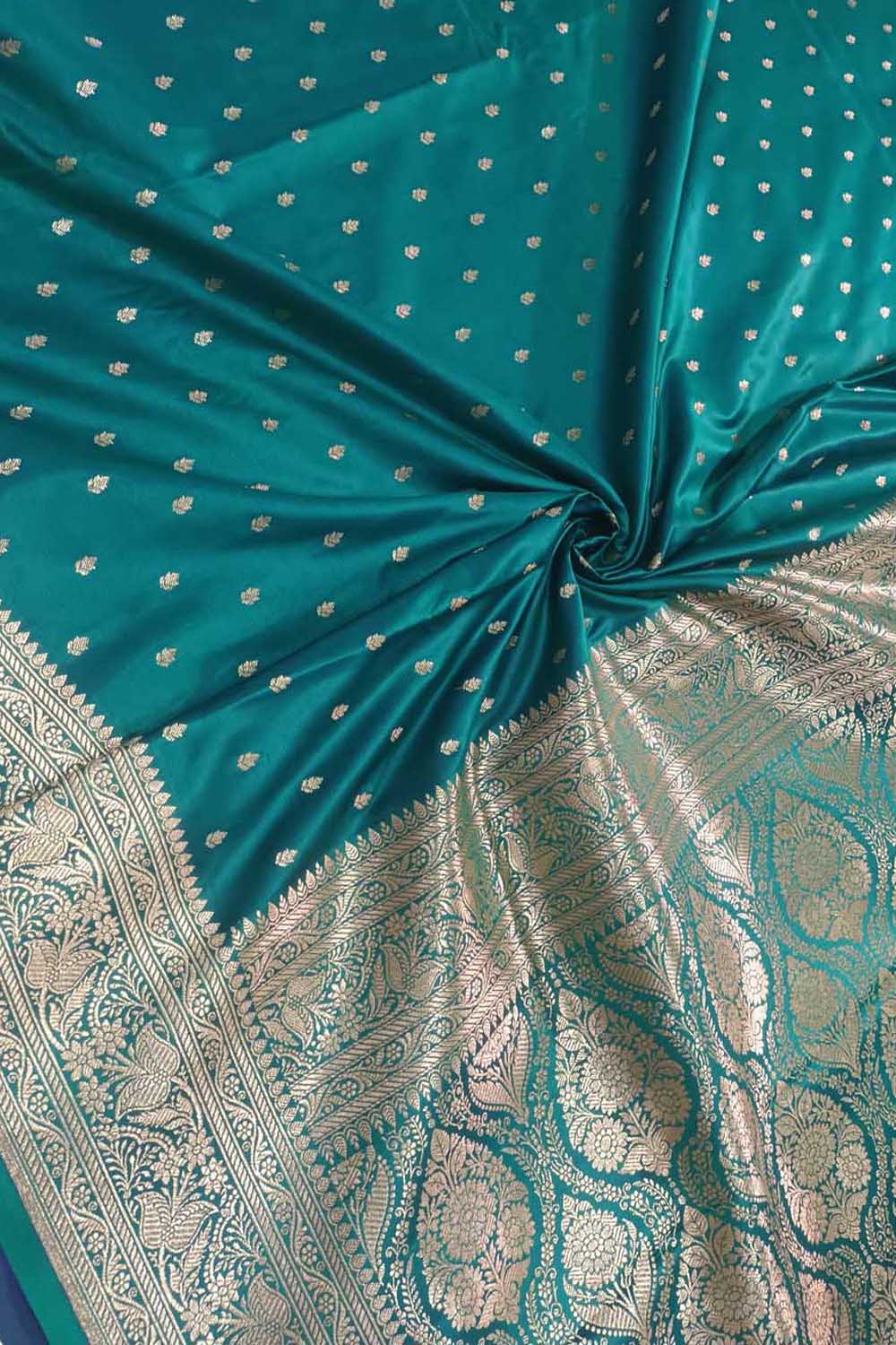 Royal Blue Banarasi Silk Saree - Elegant and Timeless - Luxurion World