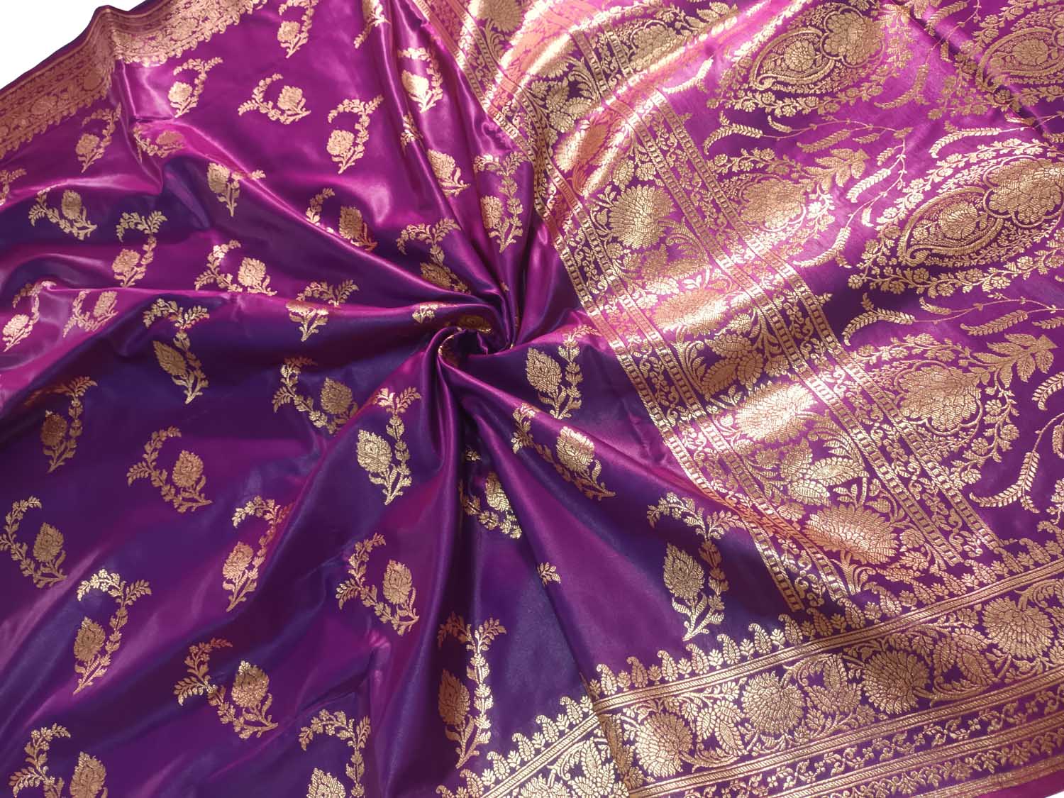 Exquisite Purple Banarasi Silk Saree - Luxurion World